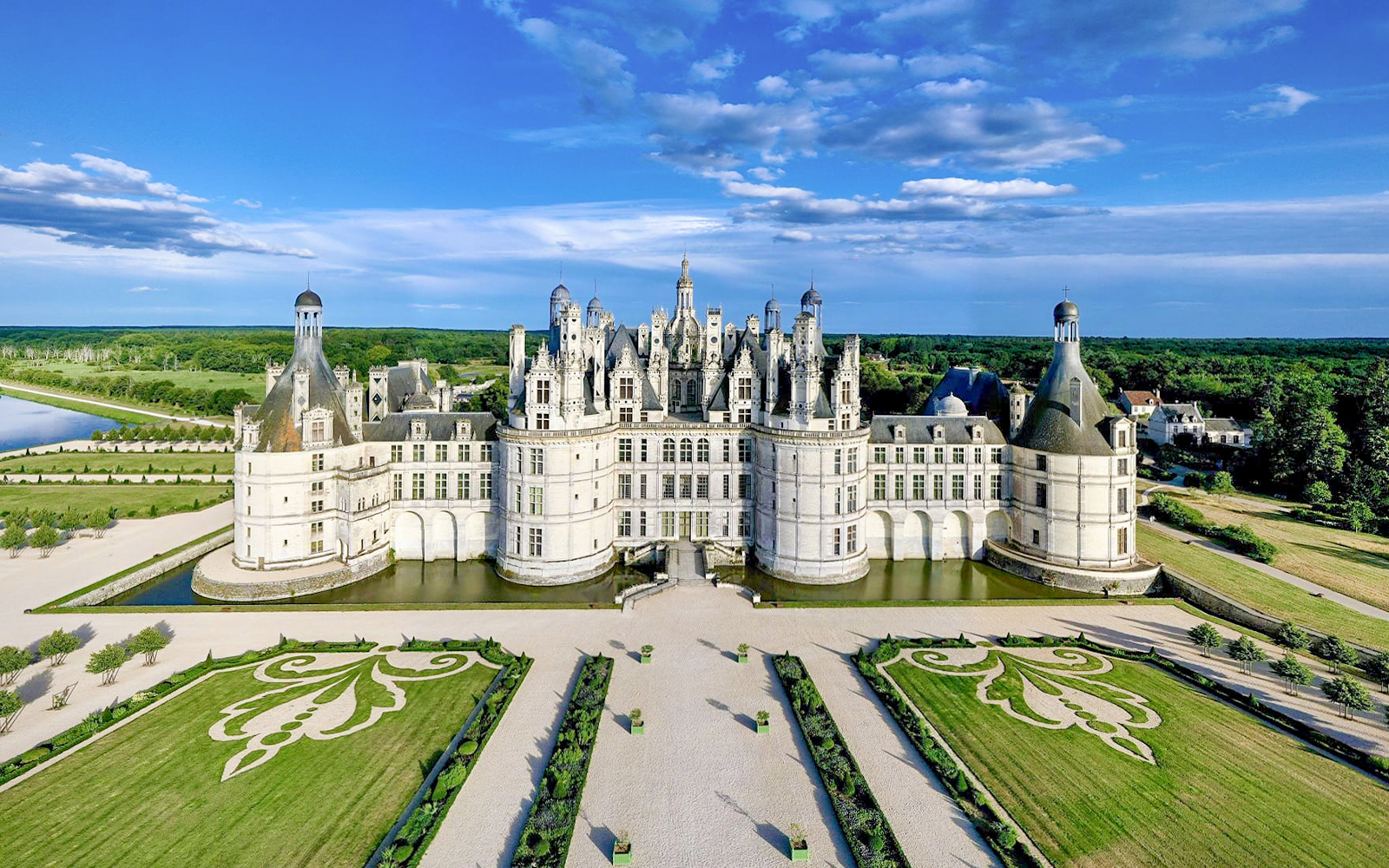 chambordchateau.jpg
